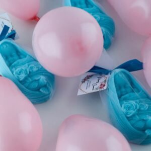 Bebé envuelto realista