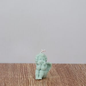 Ángel realista rodillas